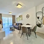 Premium Beachfront Apolo Xiv Apartment