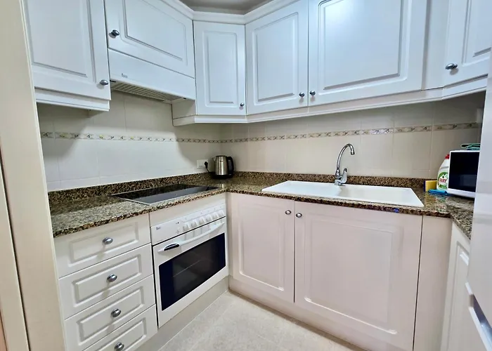 Premium Beachfront Apolo Xiv アパート カルプ