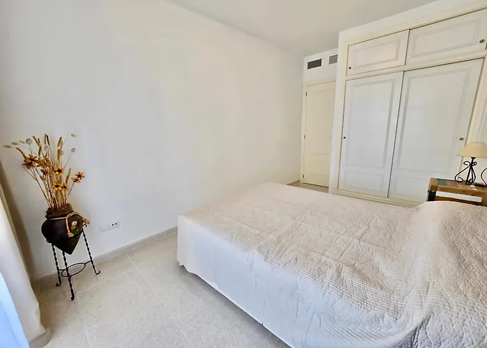 Premium Beachfront Apolo Xiv * カルプ